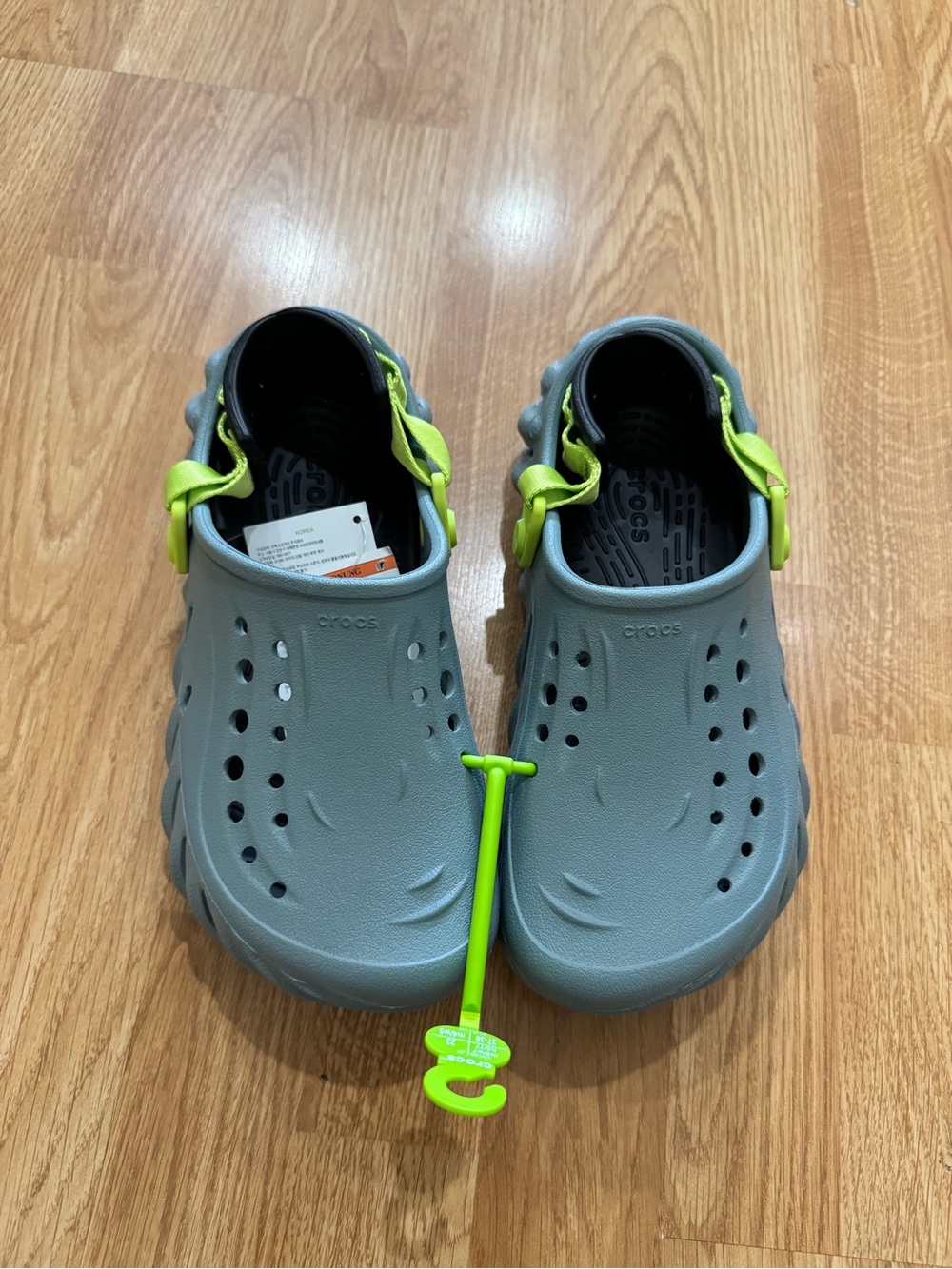 Crocs Echo Clogs sage green